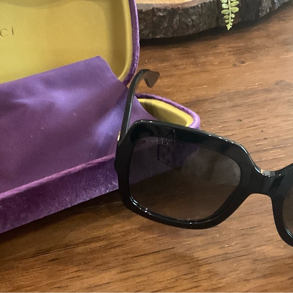 Gucci Sunglasses Black
GG0036SN - Picture 10 of 10